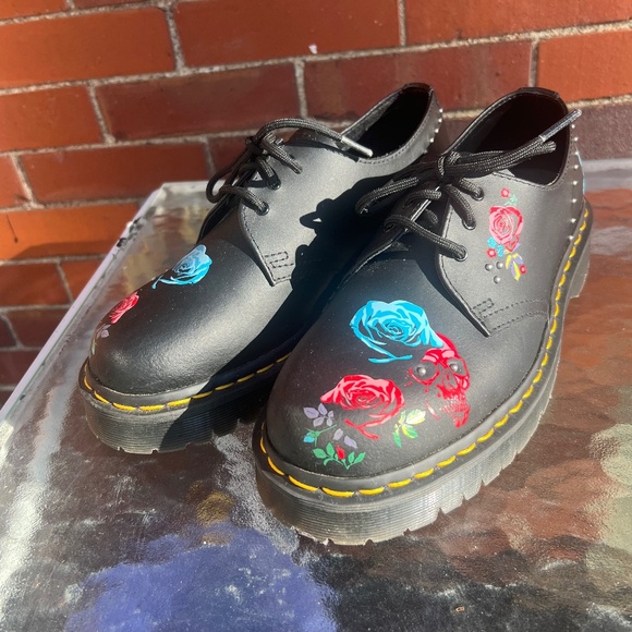 Doc Marten black  flowered lo tops, ladies size 9, Versatile Classic lace ups - Picture 7 of 12